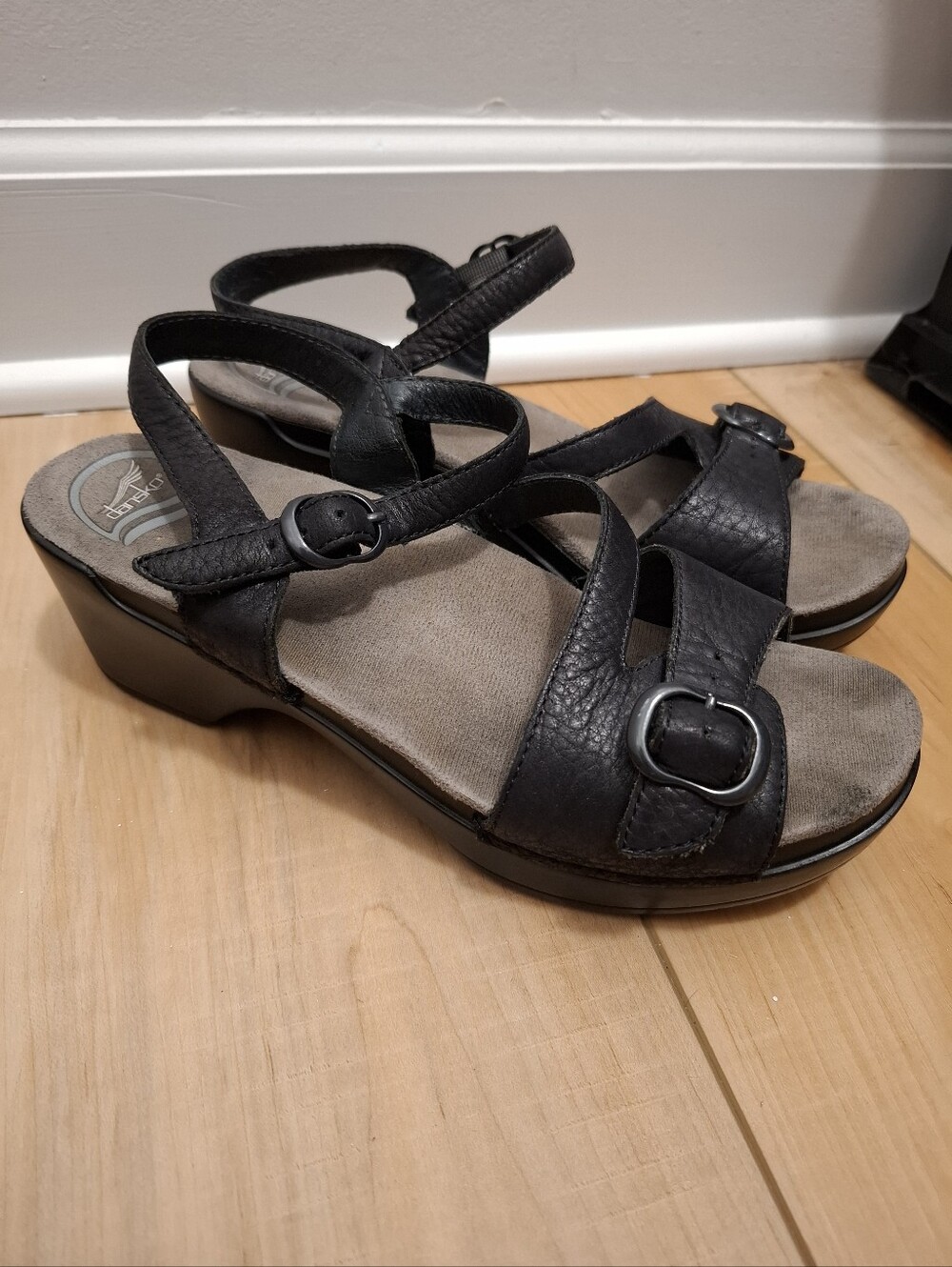 Dansko Sandals Women's 39 Black Leather Adjustable Strap Comfort Sandi Wedge